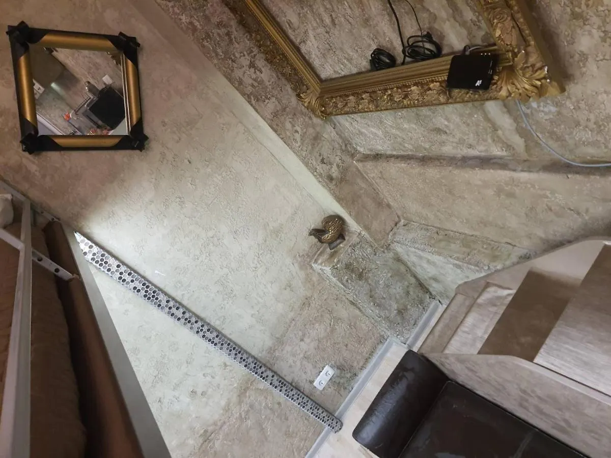 French Apartment 소피아